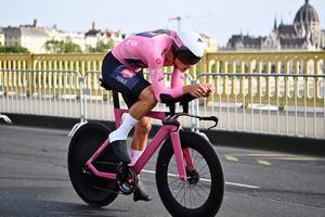 Primer corredor en vestir la 'maglia rosa' en la edición 105 del Giro de Italia