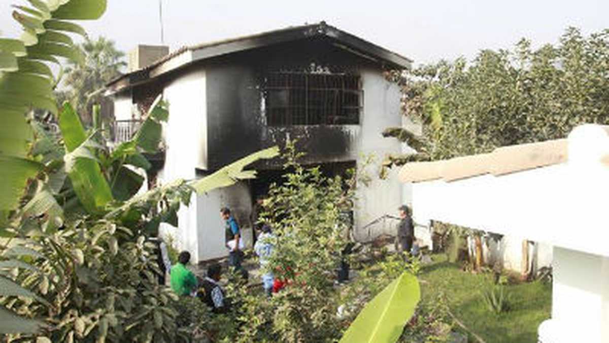 El incendio se desató durante la madrugada, aparentemente después de una pelea entre los internos, según relataron algunos vecinos al canal ATV.