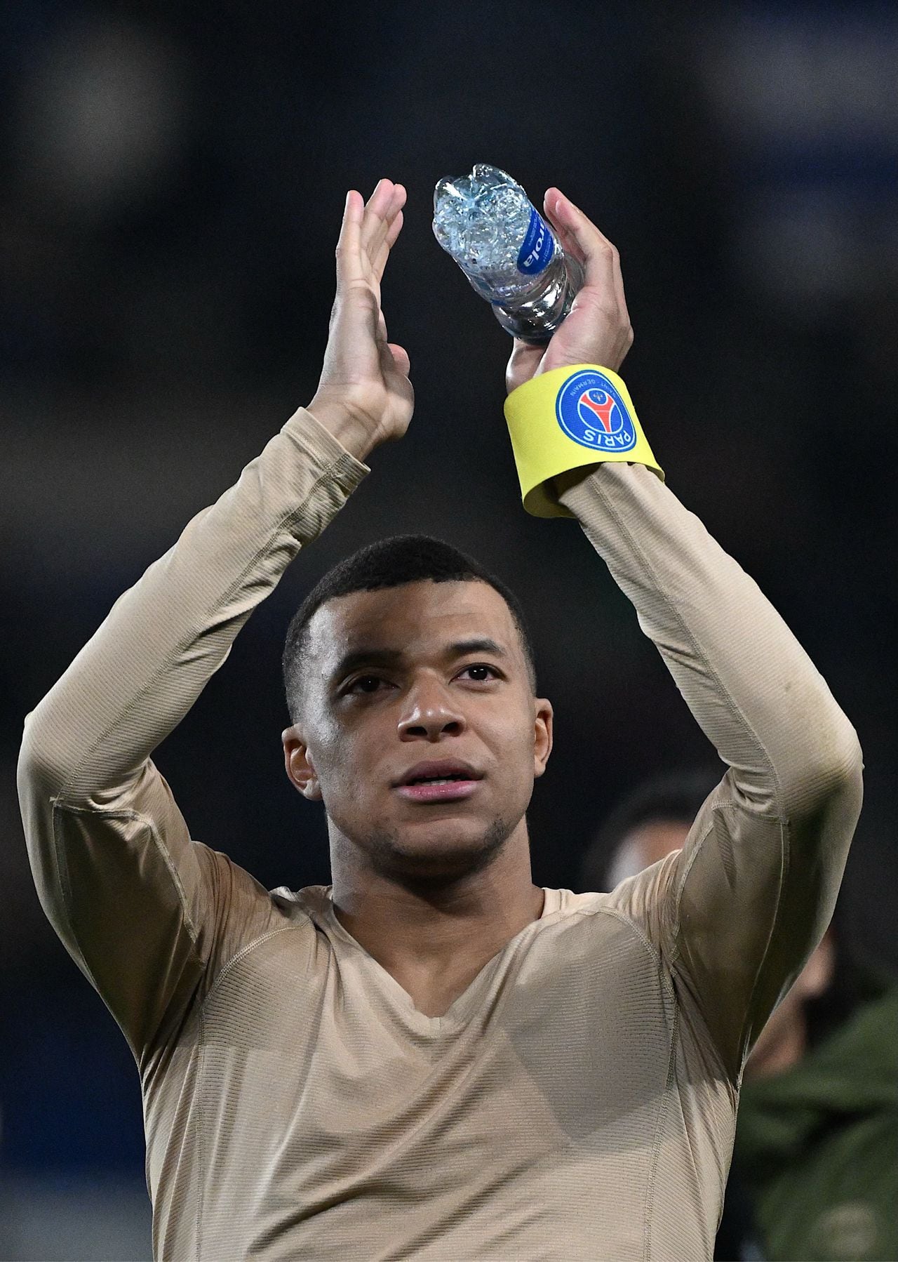 Paris Saint-Germain�s French forward #07 Kylian Mbappe celebrates his team's victory at the end of the French L1 football match between RC Strasbourg (RCS) and Paris Saint-Germain (PSG) at the Meinau stadium in Strasbourg, on February 2, 2024. (Photo by PATRICK HERTZOG / AFP)