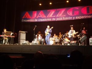 Con un concierto lleno de energía y derroche de talento se abrió el festival de Jazz de Cali. Alaín Pérez y Yelsy Heredia, bajistas cubanos, le dieron un banquete a Cali.