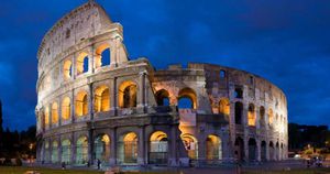 7. Coliseo romano, Italia: Este anfiteatro que data de la época del Imperio romano está considerado como una de las nuevas Siete Maravillas del Mundo Moderno. Se construyó en el siglo I y está en medio de la ciudad de Roma.