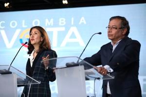 Gustavo Petro  e Ingrid Betancourt  Debate Los Que Son