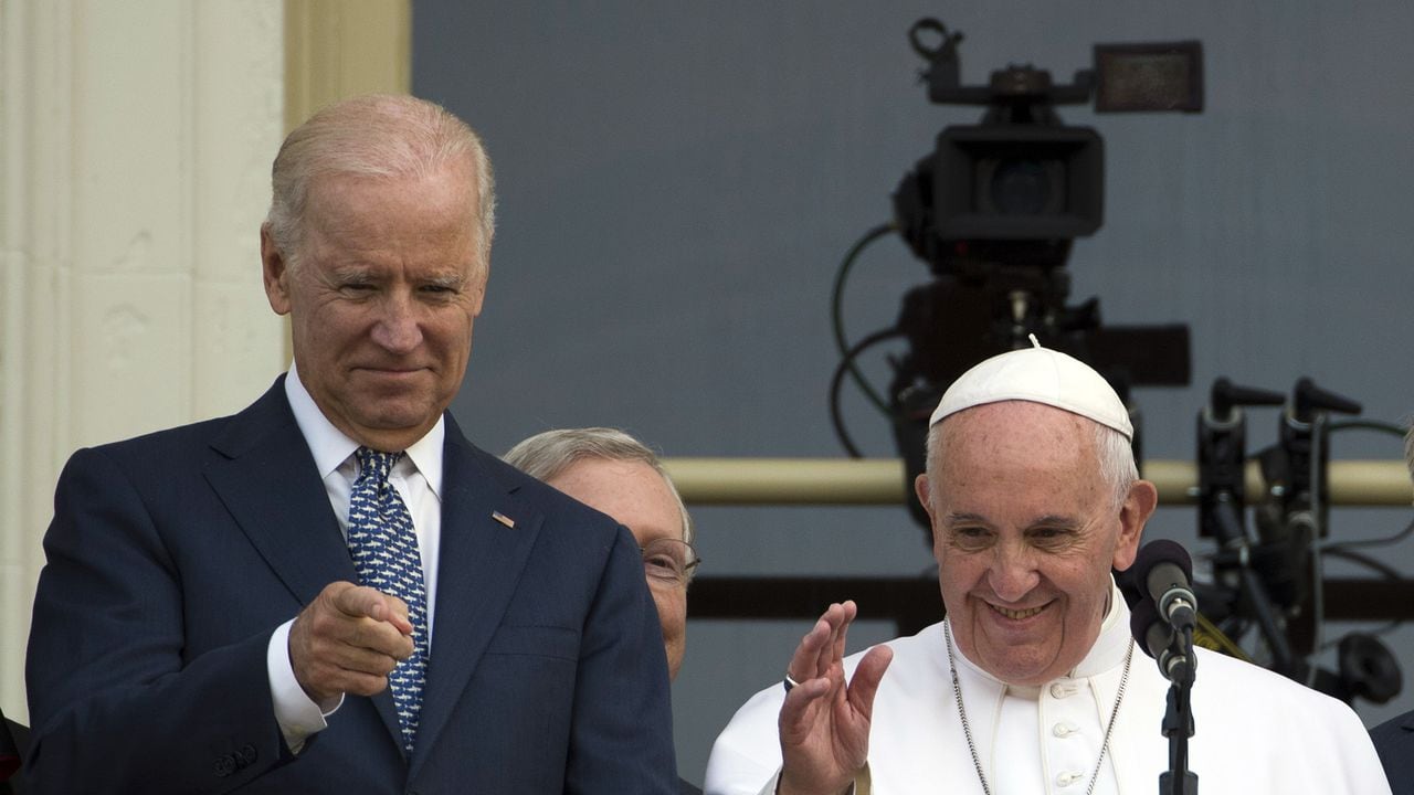 Papa Francisco habló con Joe Biden por teléfono el 12 de noviembre de 2020 para ofrecer "bendiciones y felicitaciones" al presidente electo de Estados Unidos por su victoria, dijo el equipo de transición demócrata en un comunicado. Foto: AFP
