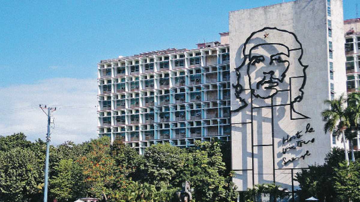 Ambos artistas y otras tres personas fueron juzgados a puertas cerradas los días 30 y 31 de mayo por el Tribunal Municipal Popular de Centro Habana.