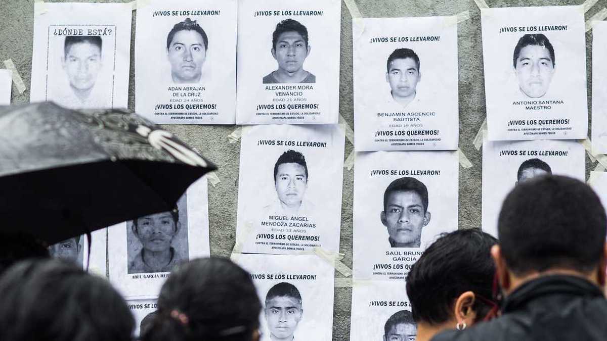 Apoyo a los normalistas de Ayotzinapa frente a la Embajada de México en Nicaragua. 