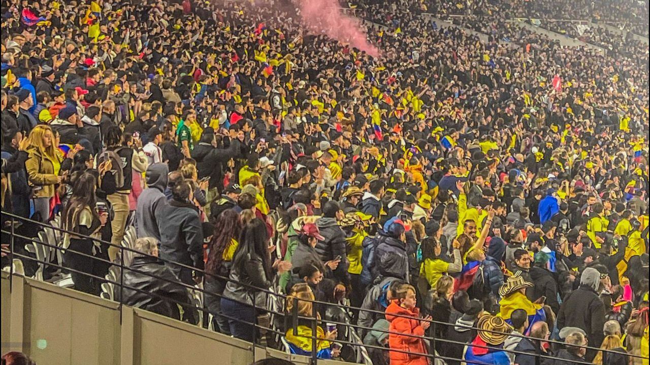 Hinchas de la Selección Colombia llenaron el estadio en Londres en el juego contra España