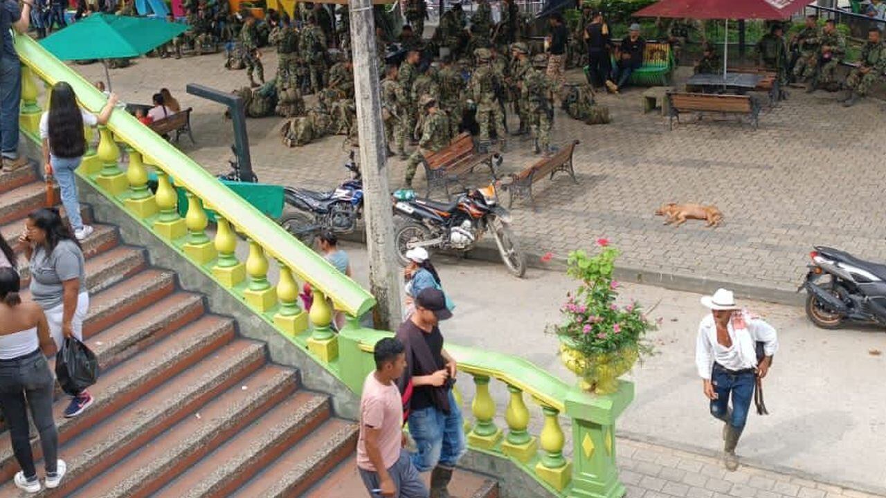 Tropas del Ejército fueron agredidas en Briceño, Antioquia.