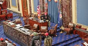 Los seguidores de Trump merodearon por los pasillos del Congreso, posaron en la tribuna de la Cámara Baja e incluso entraron en la oficina de su presidenta, Nancy Pelosi.