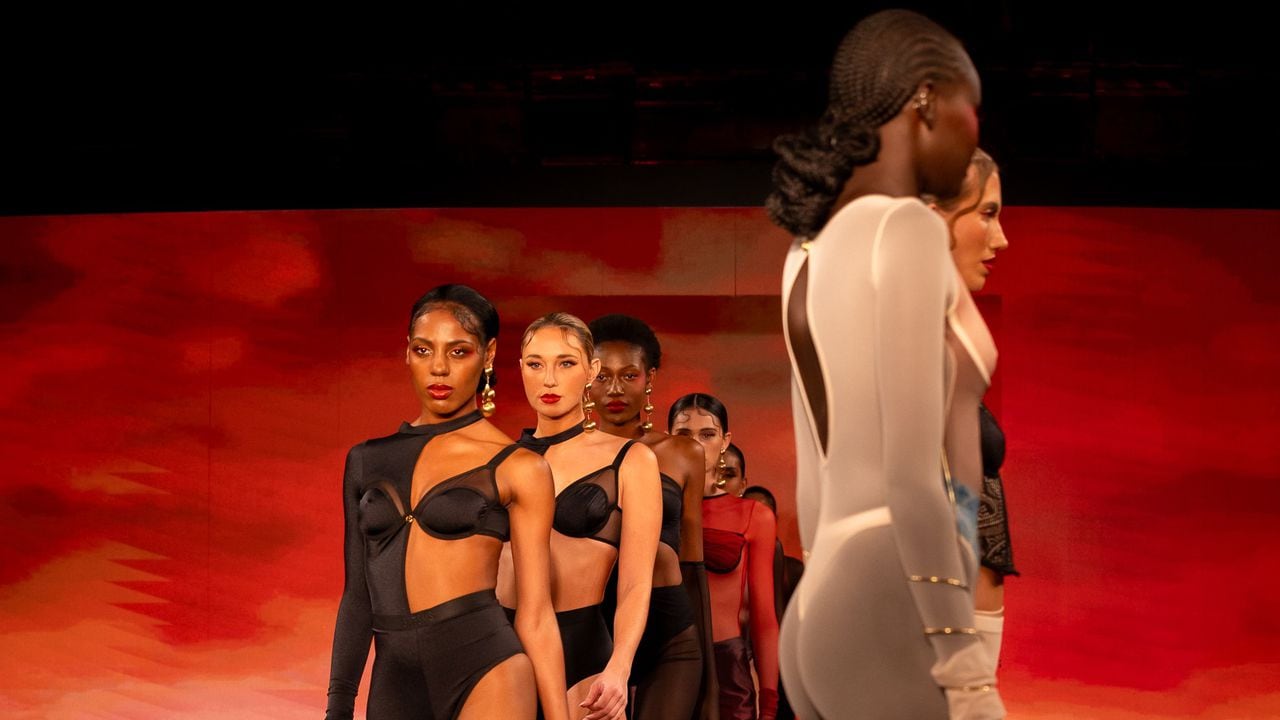 Diseños de la marca colombiana Santísimas en el New York Fashion Week 2024.