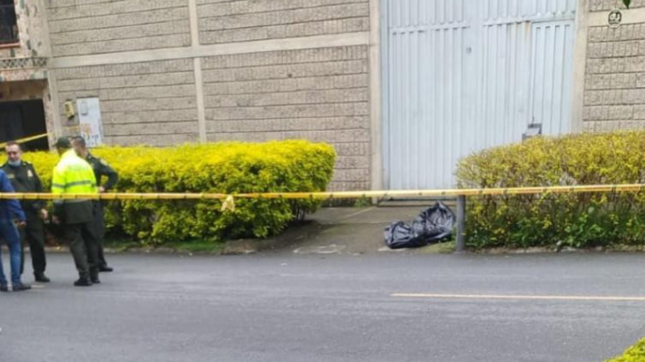 Cadáver envuelto en bolsas plásticas en Medellín.