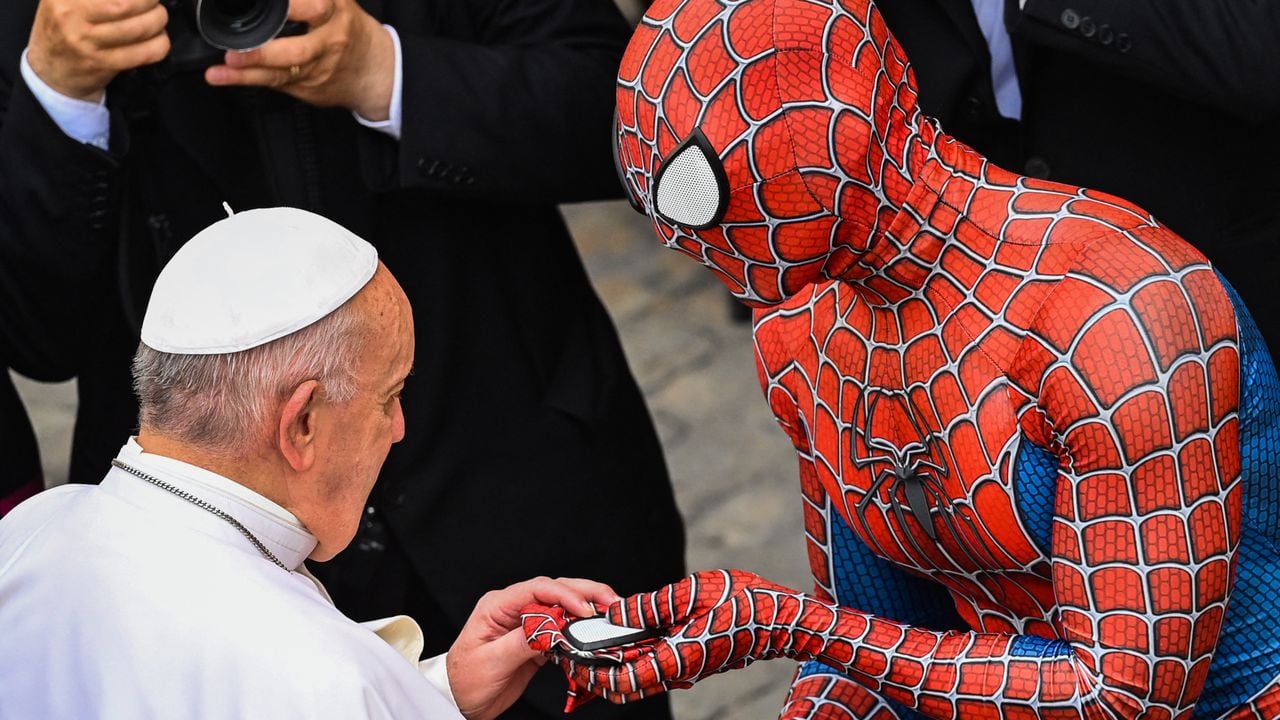 Una visita especial en el Vaticano: ‘Spider-Man’ se reunió con el papa francisco