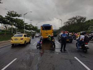 La emergencia fue atendida por el cuerpo de Bomberos y Tránsito de Barranquilla apoyó control en la movilidad