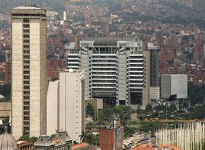 Centro administrativo La Alpujarra y edificio de EPM de Medellín.