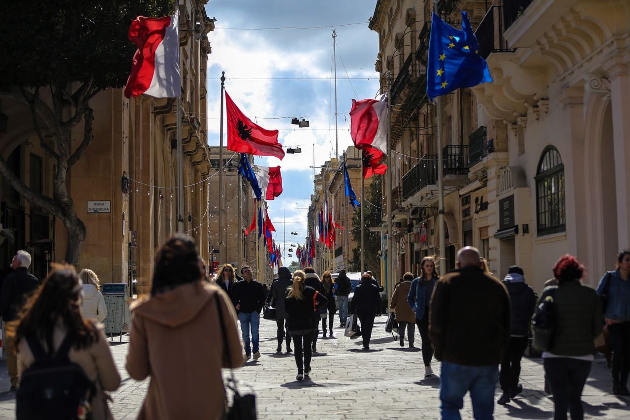 Se ve una vista de la calle en la capital, La Valeta, Malta, el 22 de marzo de 2018. Malta es un país insular del sur de Europa y está ubicado en el medio del Mediterráneo. Tiene una importancia históricamente estratégica por lo que aquí se rodaron muchas películas como Troya, Gladiador y Juego de Tronos.