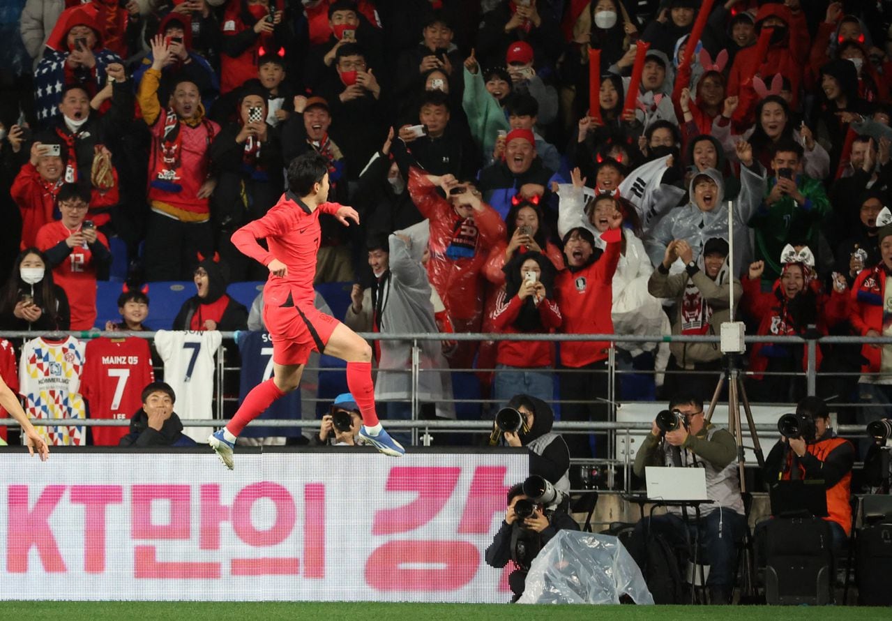 Son Heung-Min celebra su gol ante Colombia