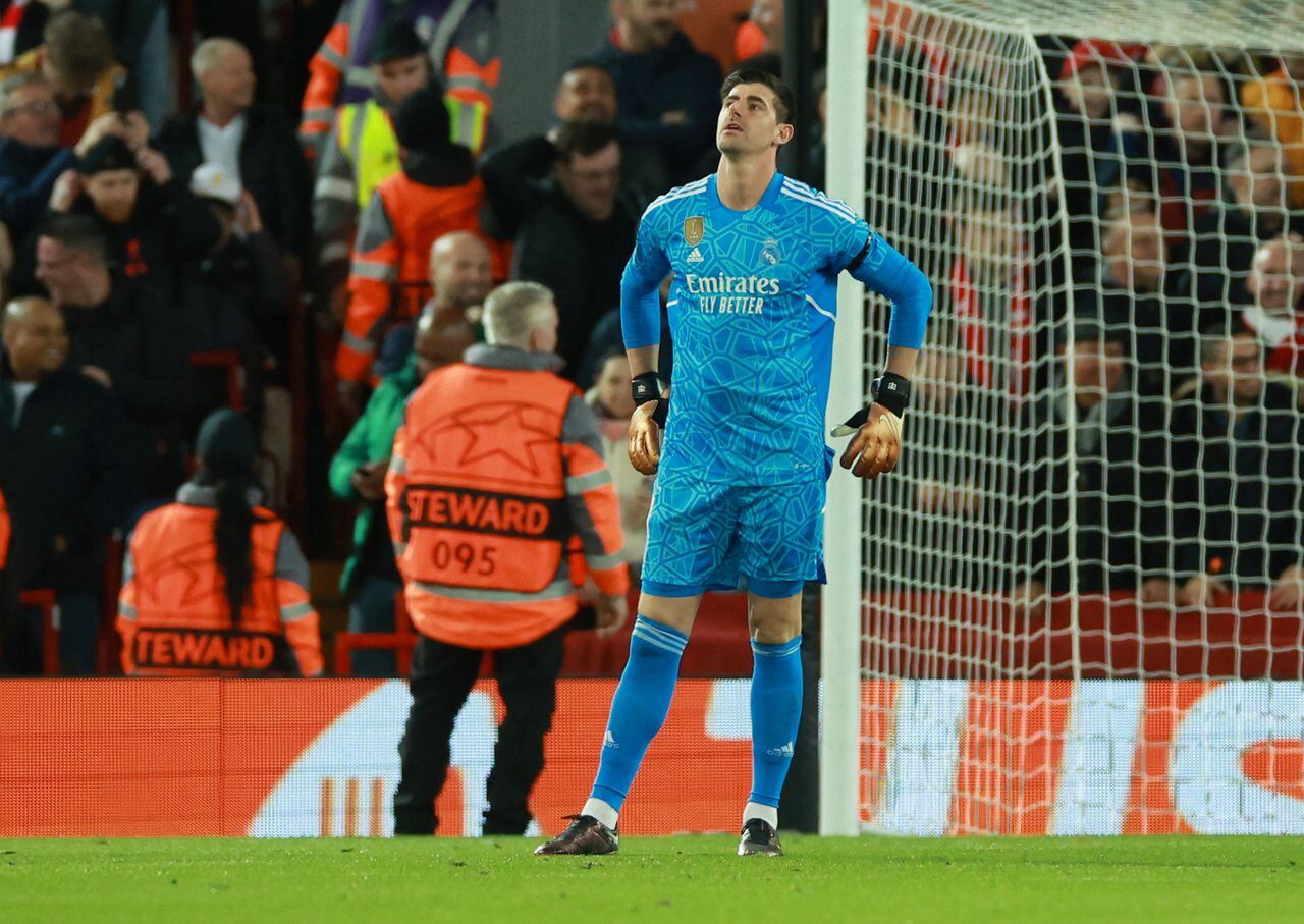 Thibaut Courtois se mostró frustrado tras su grosero error en el segundo gol del Liverpool.