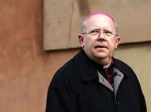 El Vaticano anunció el 11 de noviembre de 2022 la apertura de una investigación preliminar tras las revelaciones de un nuevo escándalo de agresión sexual por parte del cardenal francés Jean-Pierre Ricard, antiguo obispo de Burdeos, que fue nombrado cardenal por el Papa Francisco en 2016 y que admitió "conducta reprochable con una niña de 14 años" hace 35 años. (Foto de Patrick HERTZOG / AFP)