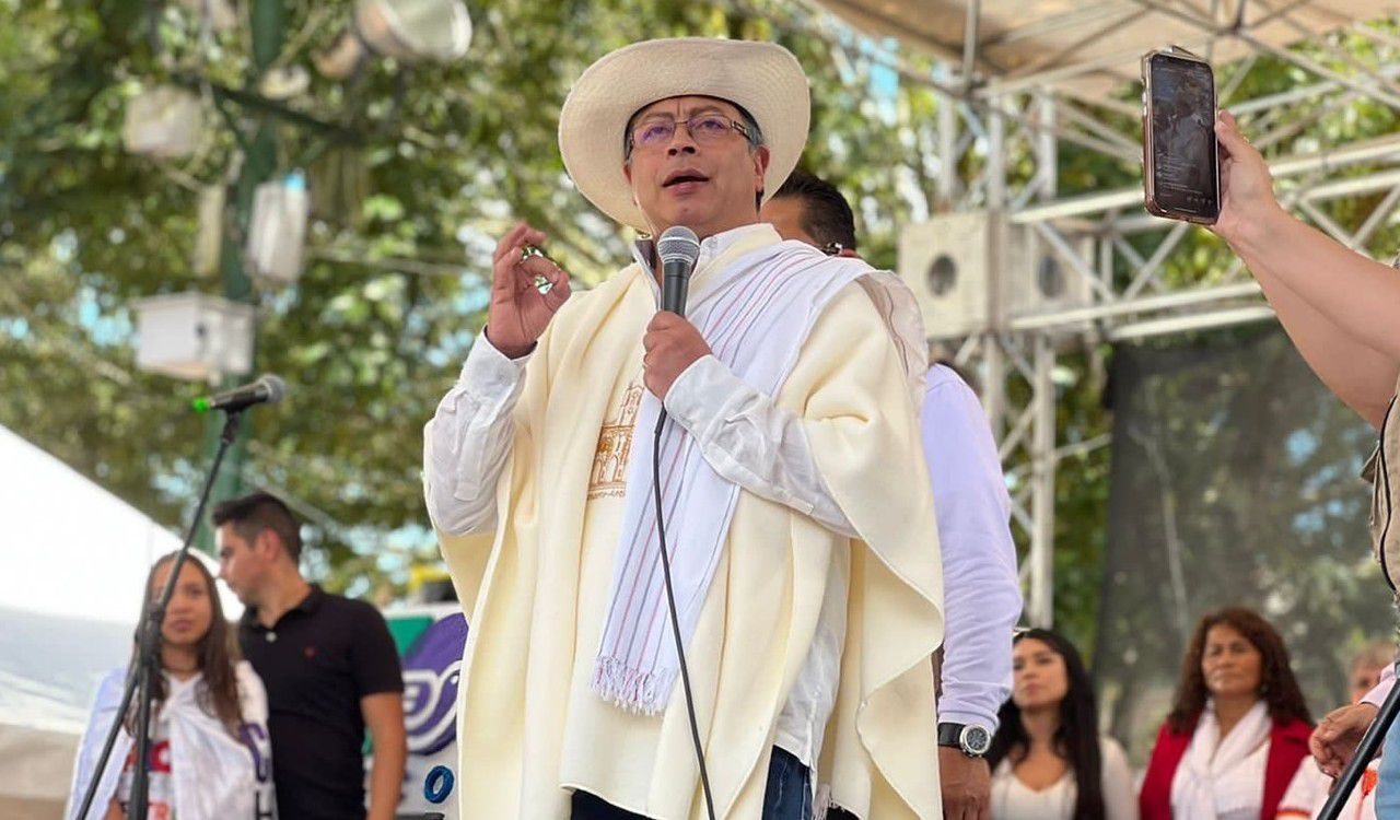 El candidato presidencia, Gustavo Petro, en un discurso de campaña en Antioquia