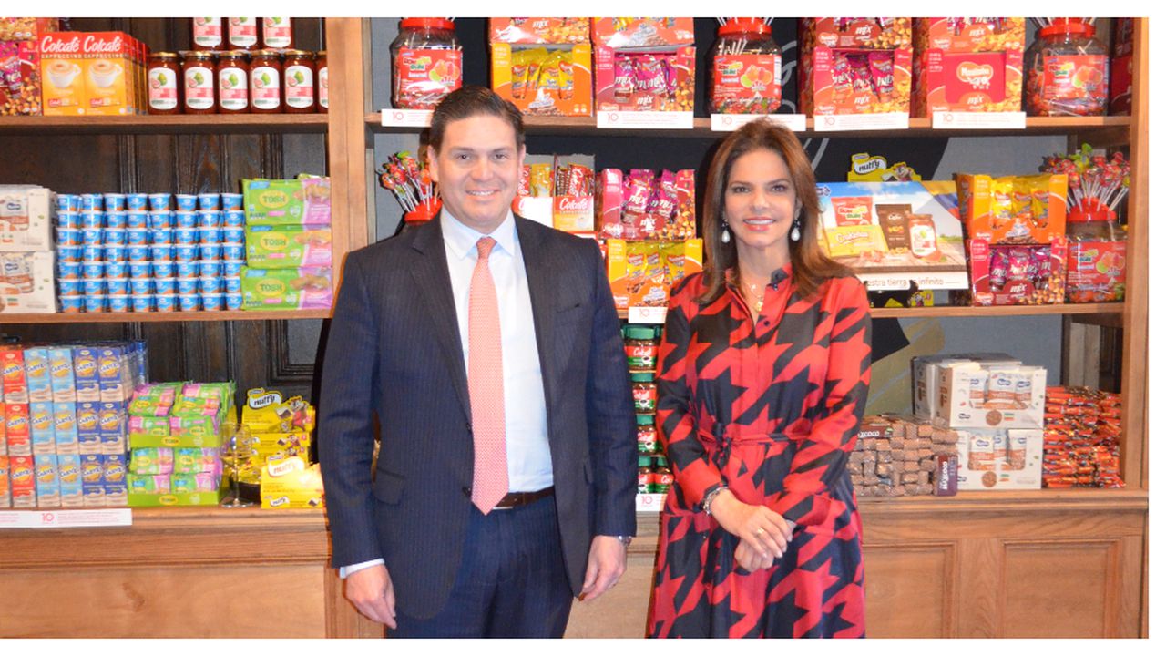 El embajador de Colombia en Estados Unidos, Juan Carlos Pinzón, y Flavia Santoro, presidenta de ProColombia