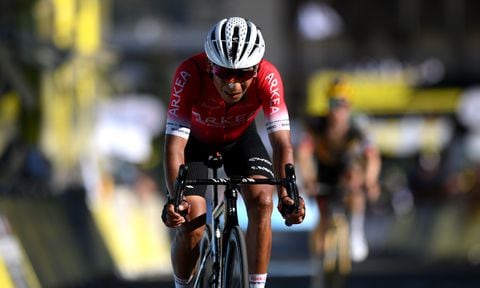 ALPE D'HUEZ, FRANCE - JULY 14: Nairo Alexander Quintana Rojas of Colombia and Team Arkéa - Samsic crosses the finishing line during the 109th Tour de France 2022, Stage 12 a 165,1km stage from Briançon to L'Alpe d'Huez 1471m / #TDF2022 / #WorldTour / on July 14, 2022 in Alpe d'Huez, France. (Photo by Getty Images/Alex Broadway)