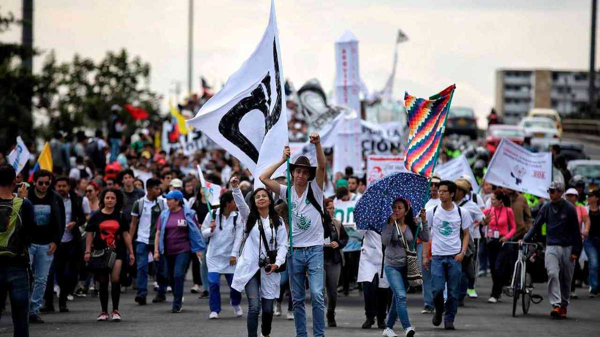 Los estudiantes volvieron a las calles. Pese a los esfuerzos del Gobierno por adicionar Presupuesto, el paro estudiantil continúa. Foto: Esteban Vega.