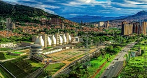 Planta de Tratamiento de Aguas Residuales Aguas Claras y zona urbana de Bello, Antioquia.