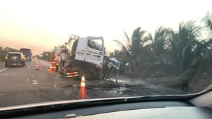 Trágico accidente en la vía Santa Marta – Barranquilla, un bus de Coolibertador colisionó con un camión tipo Turbo.