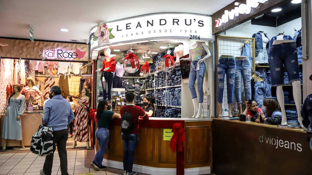 Comercio, venta de ropa, jeans