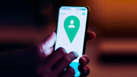 Los teléfonos inteligentes permiten compartir ubicación gracias a su GPS.
