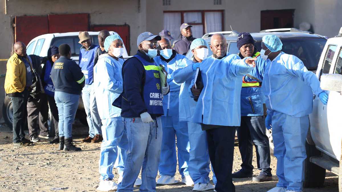 El gobierno provincial de Eastern Cape informó que ocho niñas y 13 niños habían muerto en este bar.