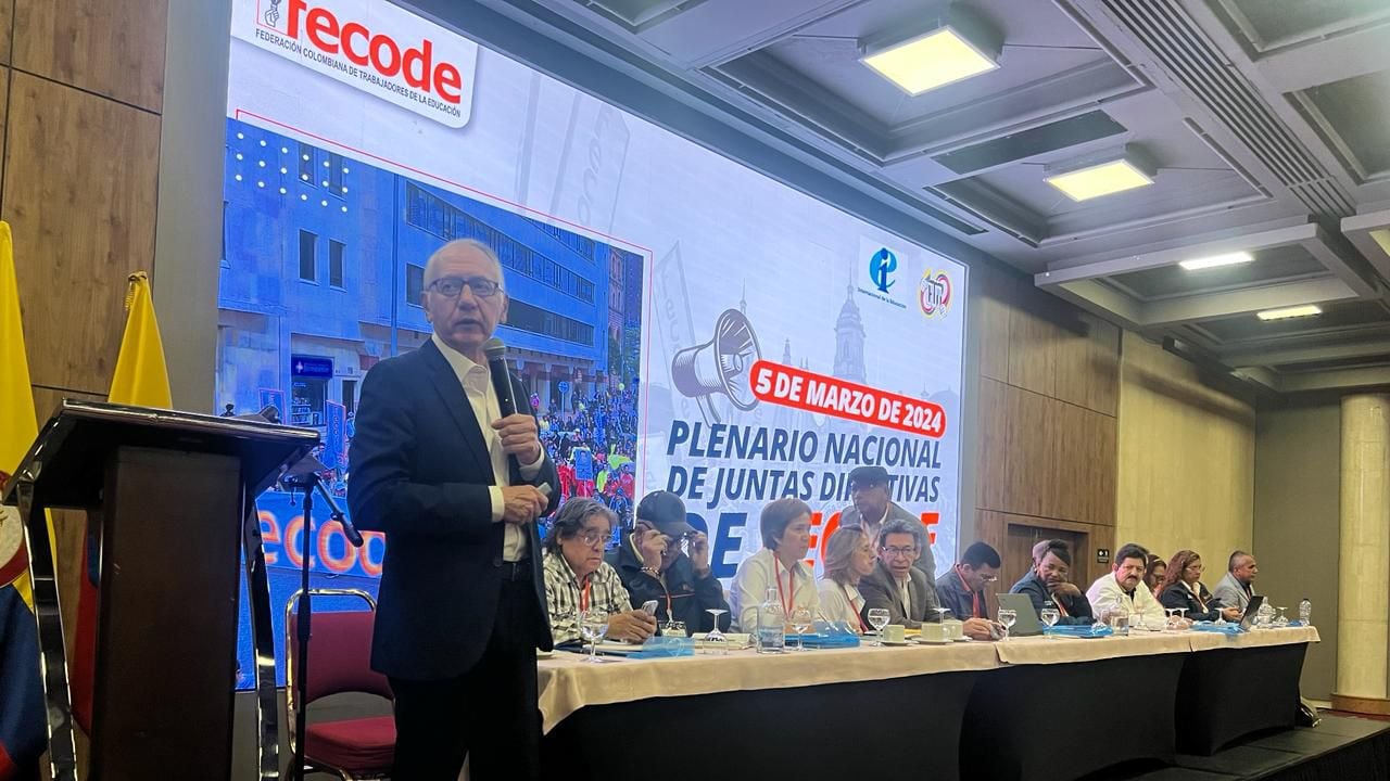 El ministro de Salud, Guillermo Alfonso Jaramillo, le presentó propuesta de nuevo modelo de salud para los maestros a Fecode.