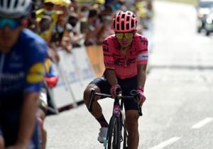 Sergio Higuita en la meta de Andorra etapa quince