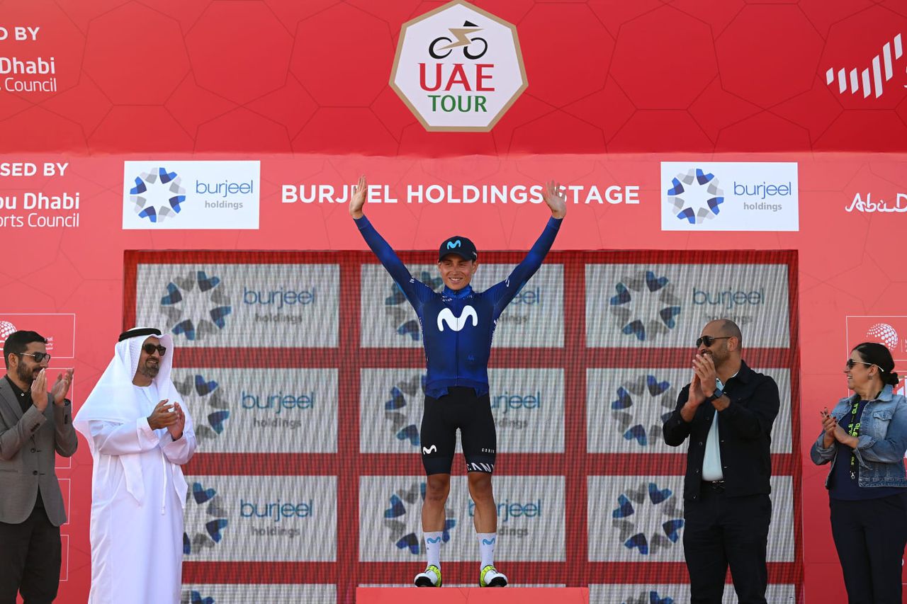 Einer Rubio en el podio del UAE Tour tras su victoria en la etapa 3