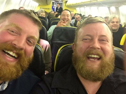 Neil Douglas y Robert Stirling se cruzaron, por error en un avión que viajaba de Escocia a Irlanda.