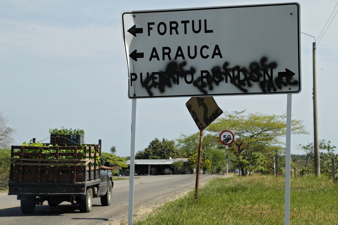 Grafiti Disidencias  de las FARC en la via Tame Arauca
Arauca enero 6 del 2022
Foto Guillermo Torres / Semana