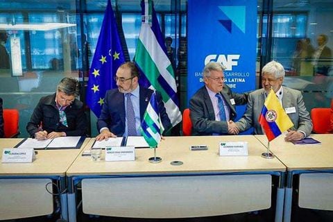 El Banco de Desarrollo de América Latina y el Caribe (CAF) y la Empresa Metro de Bogotá S.A. firmaron en Bruselas (Bélgica) el convenio que se convierte en una línea de crédito para aportar en la financiación de la Línea 2 del Metro