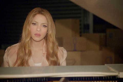 Con esta canción Shakira vuelve a sus raíces, esta vez junto a sus hijos Milán y Sasha, quienes también participaron en esta creación musical.