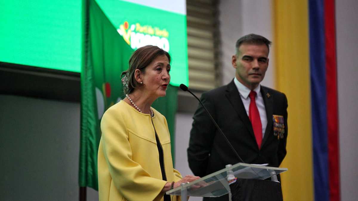 Ingrid Betancourt y José Luis Esparza candidata a la Presidencia de la República