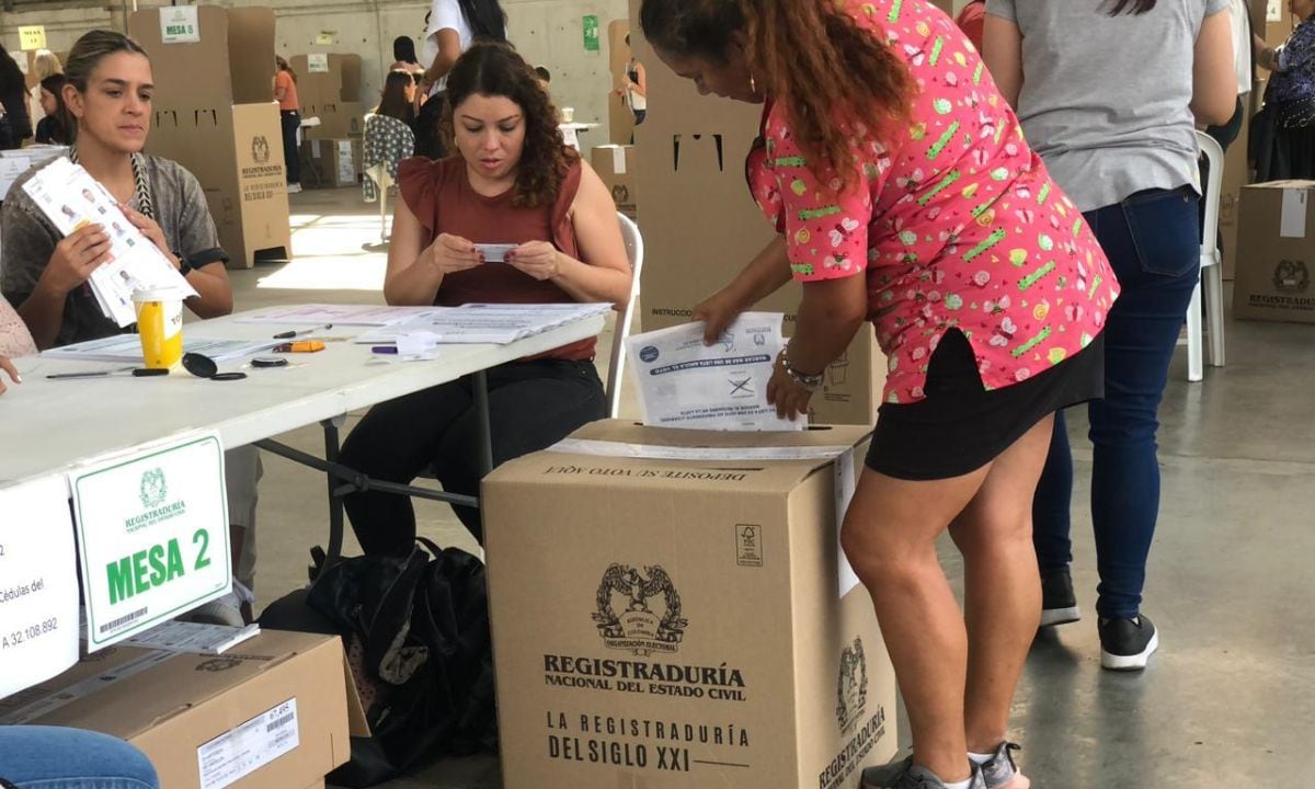 Elecciones en Medellín: 117 quejas y tres capturados por compra de votos