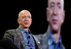 En esta imagen del 6 de junio de 2019, el director general de Amazon, Jeff Bezos, en la convención de Amazon en Las Vegas. (AP Foto/John Locher, Archivo)