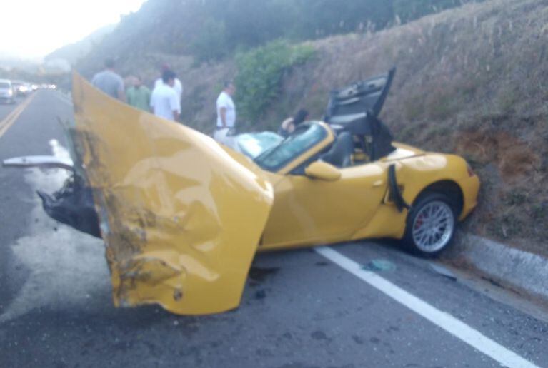 Así quedó el carro del automovilista después del fatal accidente. Foto: Twitter  @lopezdoriga