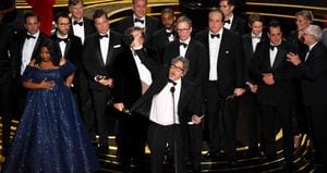 El equipo de Green Book recibe el Óscar a mejor película. Sorpresa en el Dolby Theatre. 