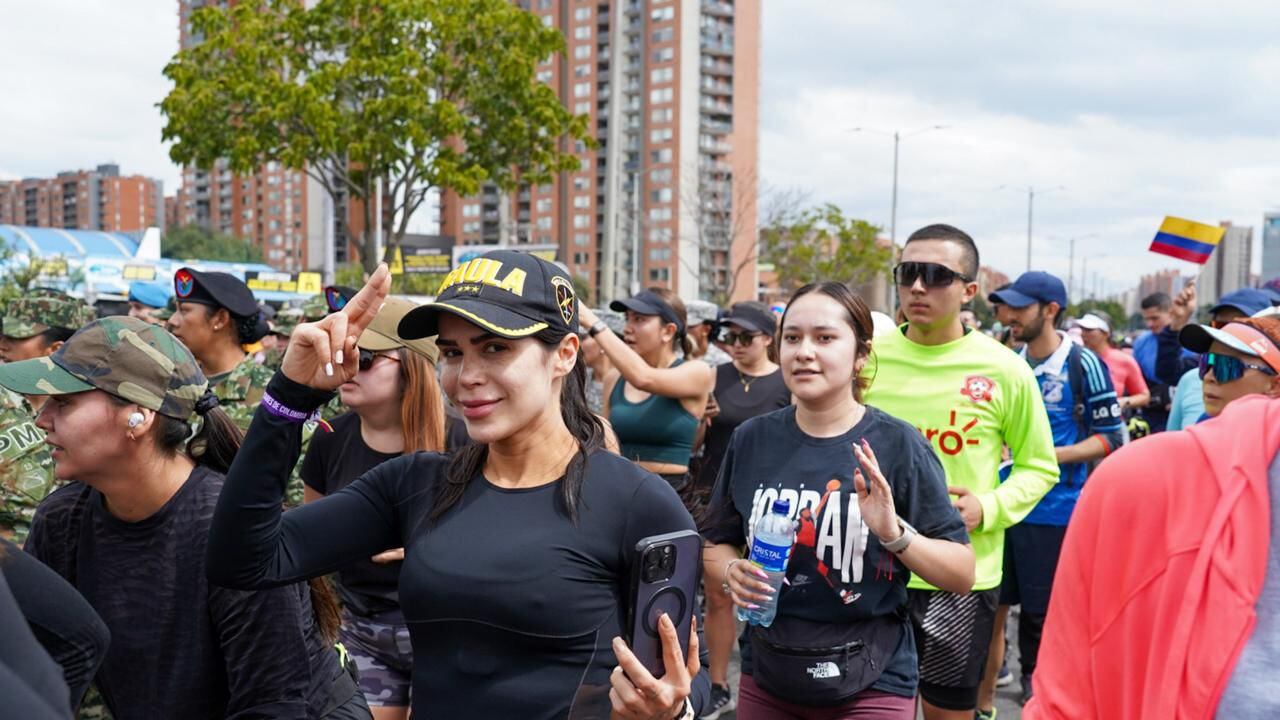 Integrantes de la fuerza pública corrieron en Bogotá para celebrar el Día de la Mujer.