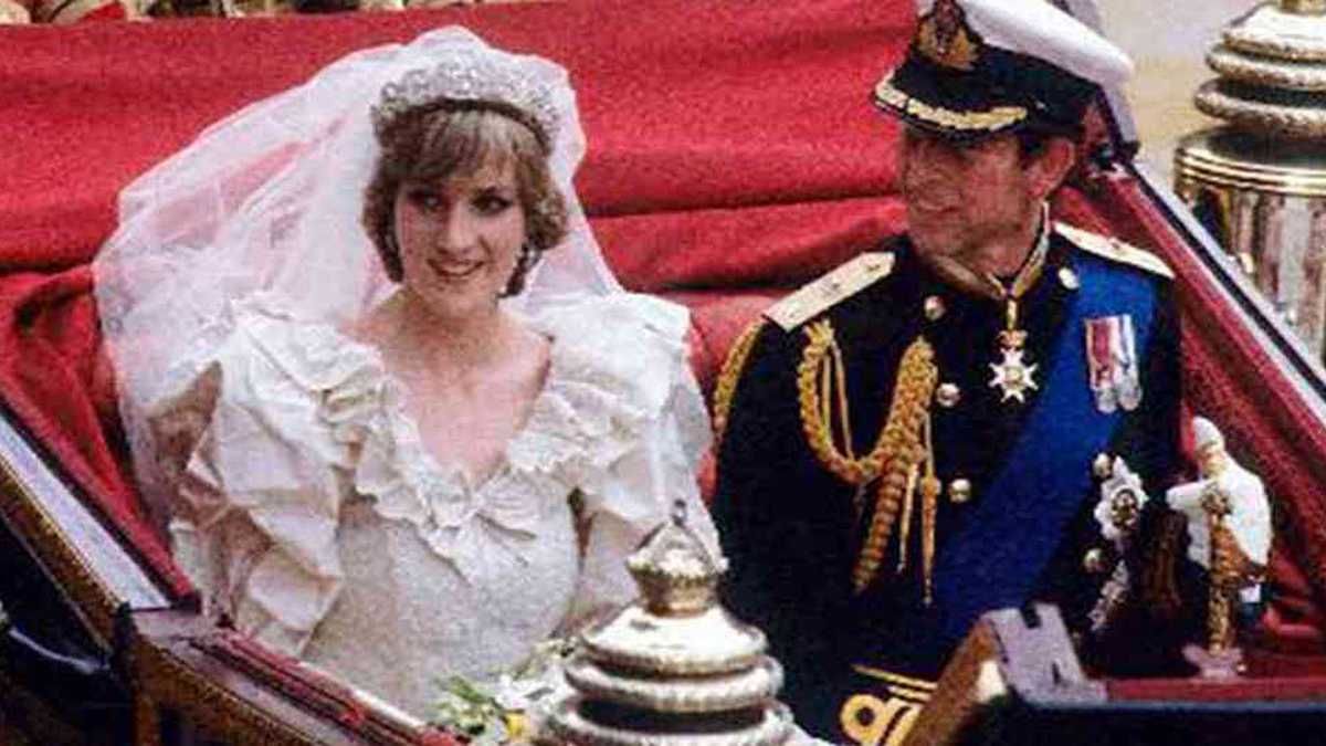 La boda fue cinco meses después del compromiso, el 29 de julio de 1981, en la catedral de St. Paul, en Londres. 750 millones de televidentes presenciaron la fastuosa ceremonia. 