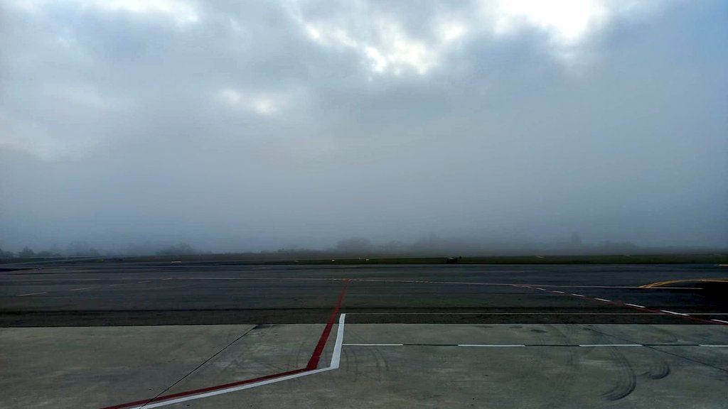 Banco de niebla dificulta la operación en el Aeropuerto Internacional José María Córdova.