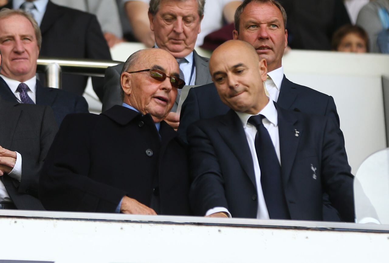 El dueño del Tottenham, Joe Lewis, y el presidente Daniel Levy.