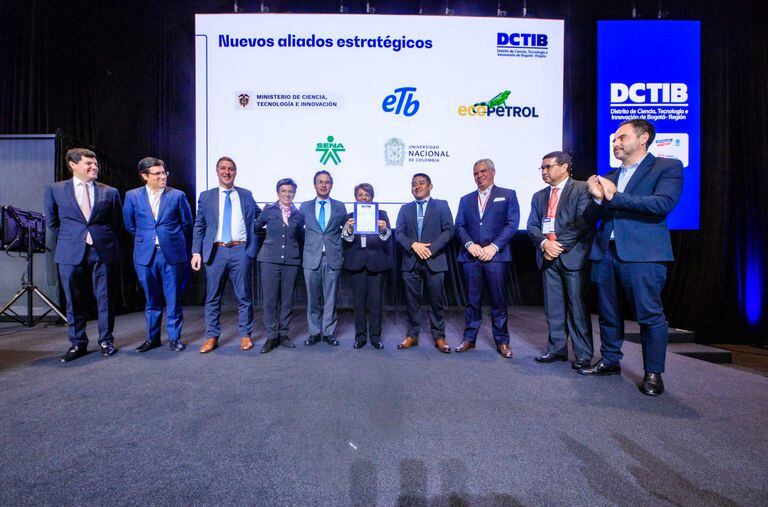 El Ministerio de Ciencia, Tecnología e Innovación, el Sena, la
Universidad Nacional, Ecopetrol, y ETB, se vincularon como aliados estratégicos al
Distrito de Ciencia, Tecnología e Innovación de Bogotá.