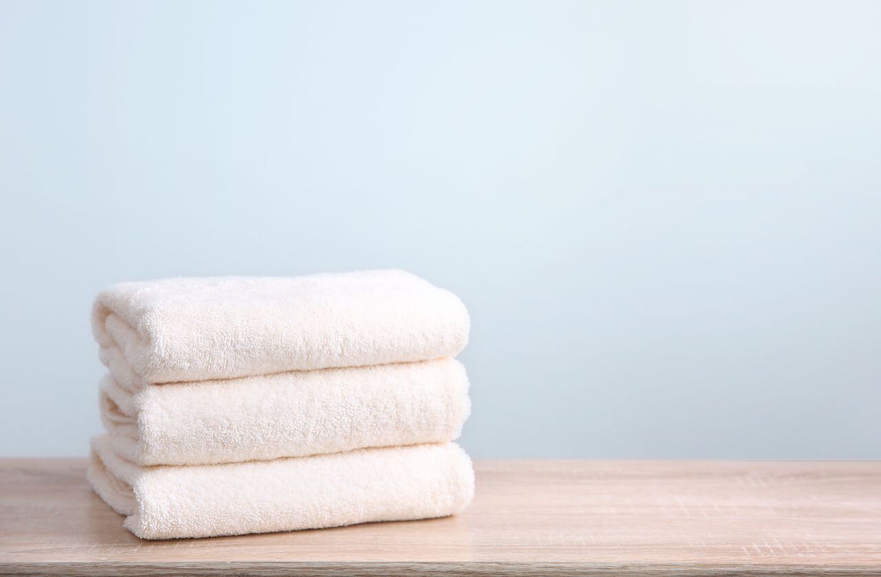 Existen ciertos trucos que ayudan a preservar el color blanco de las toallas.