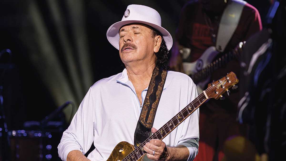 El músico Carlos Santana sufrió un incidente de salud durante un concierto.
