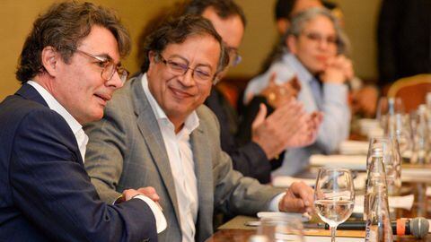 Alejandro Gaviria en la mesa de trabajo del “Acuerdo Nacional” que propone Gustavo Petro.